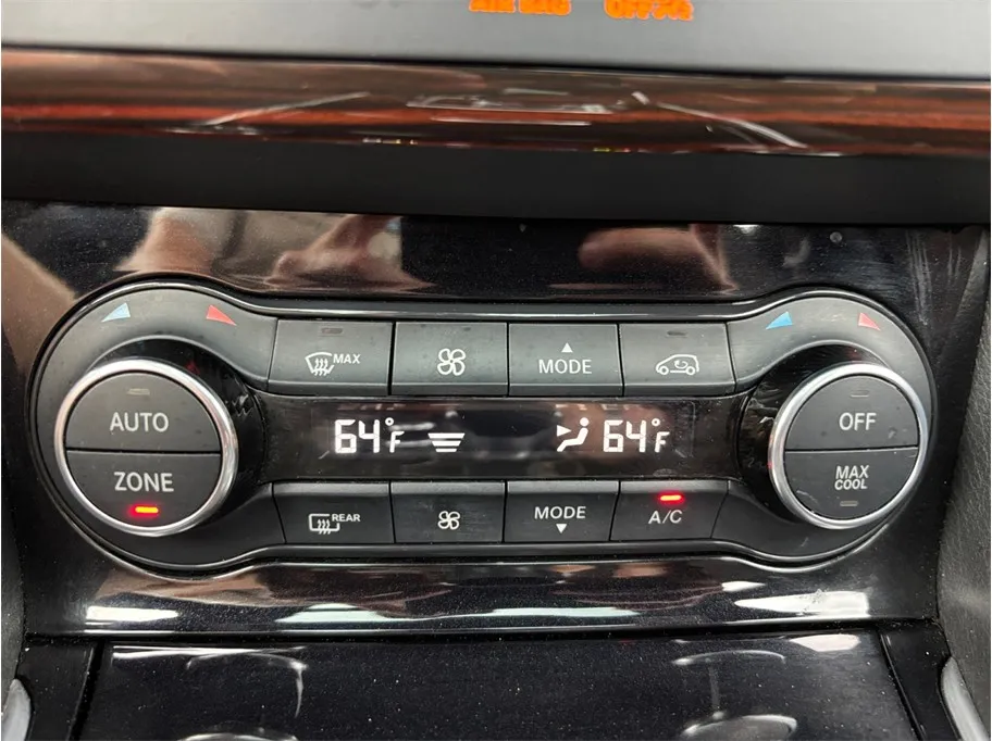 Infiniti QX30 photo 29