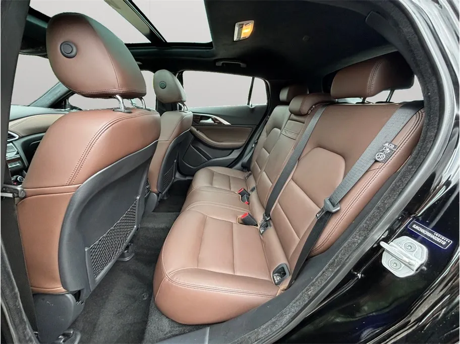 Infiniti QX30 photo 36