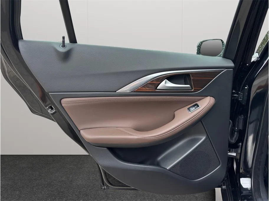 Infiniti QX30 photo 37