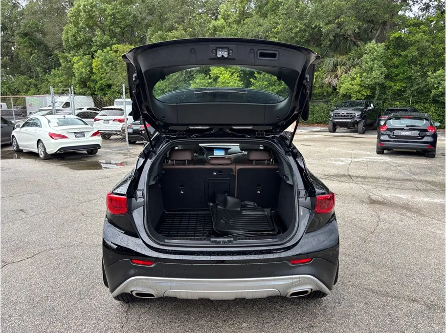 Infiniti QX30 photo 45