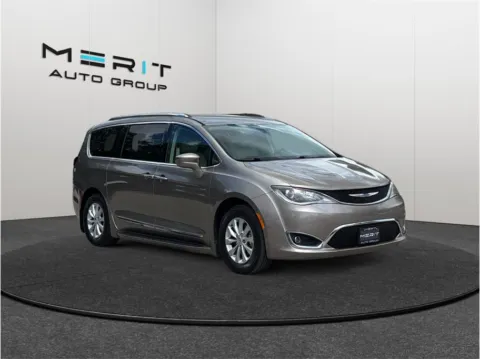Beige 2018 Chrysler Pacifica Touring L Minivan 4D for sale in Jacksonville, FL