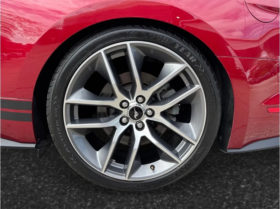 Ford Mustang photo 13