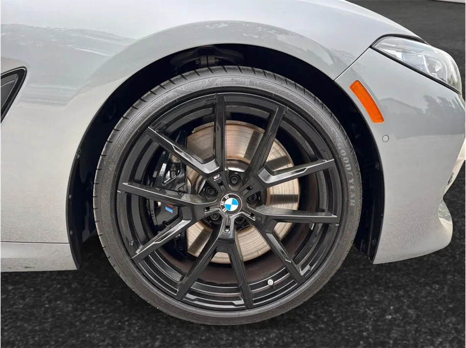 BMW 8 Series photo 13
