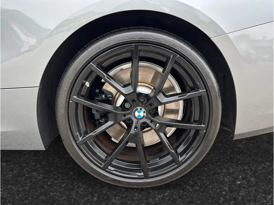 BMW 8 Series photo 16