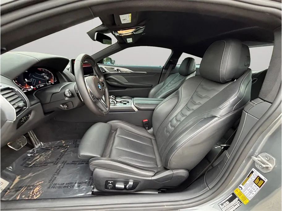 BMW 8 Series photo 2