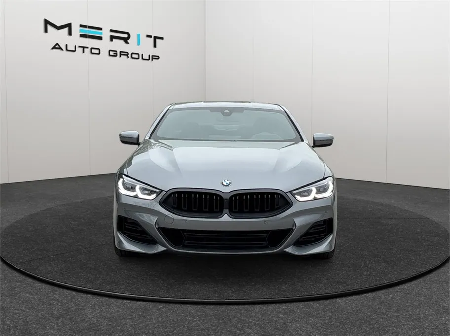 BMW 8 Series photo 3