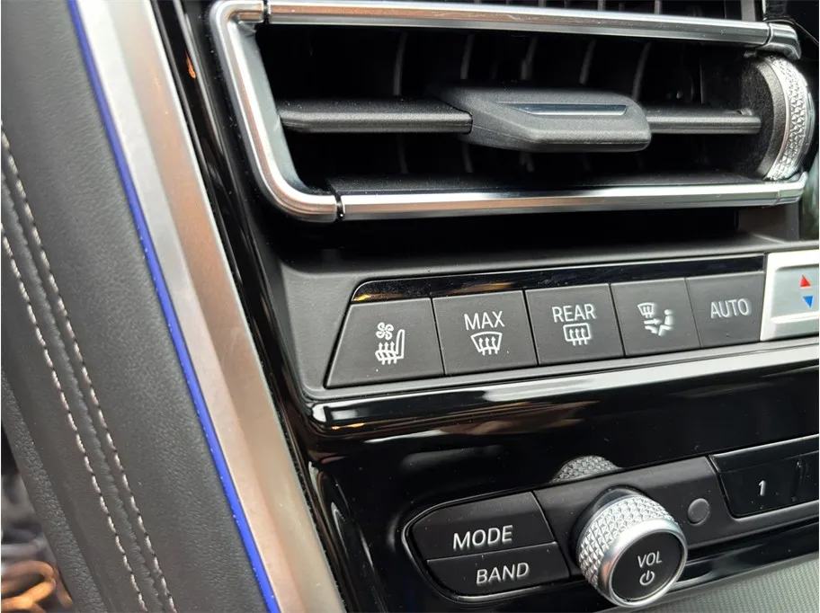 BMW 8 Series photo 38