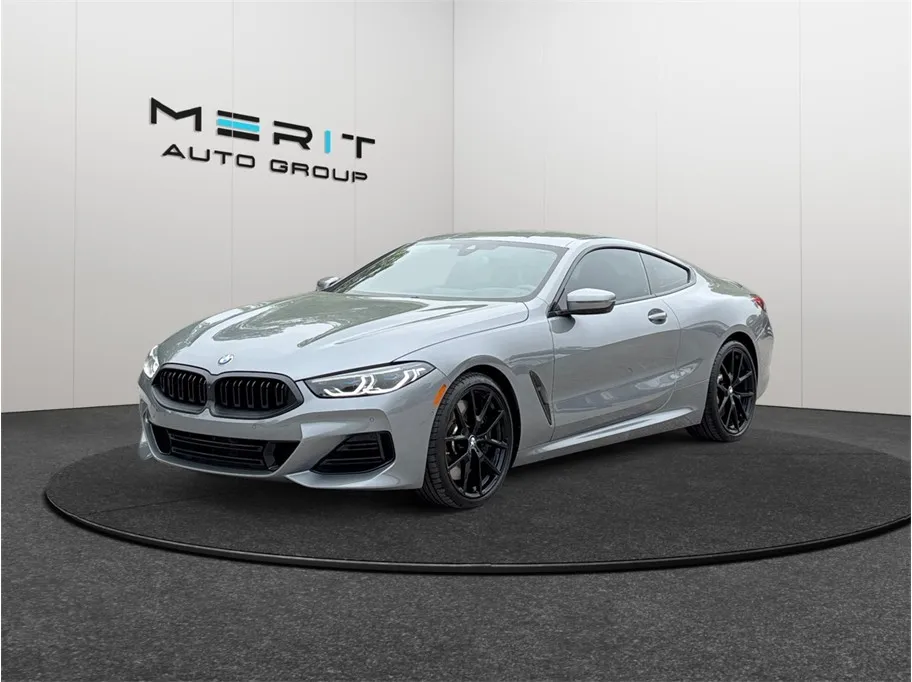 BMW 8 Series photo 4