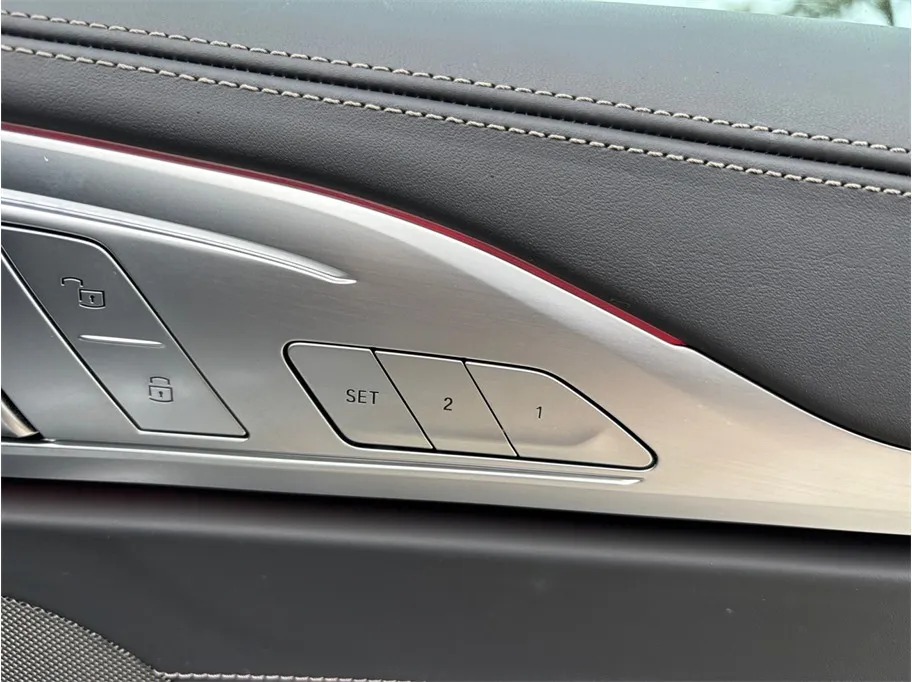 BMW 8 Series photo 48