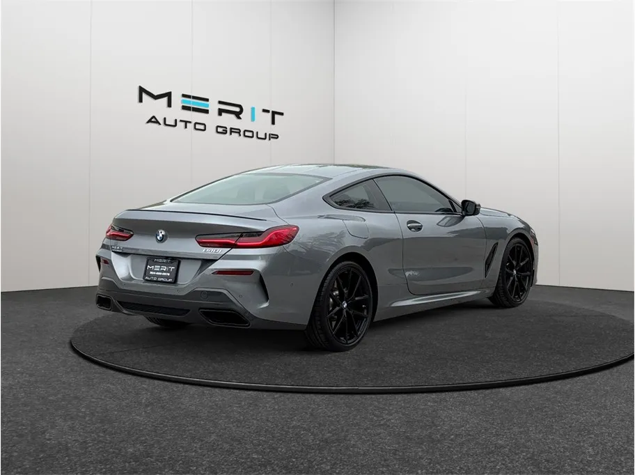 BMW 8 Series photo 9