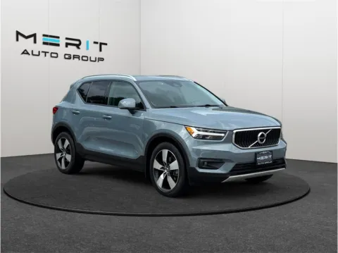 Gray 2021 Volvo XC40 T5 Momentum Sport Utility 4D for sale in Jacksonville, FL