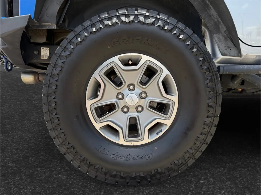 Jeep Wrangler photo 14