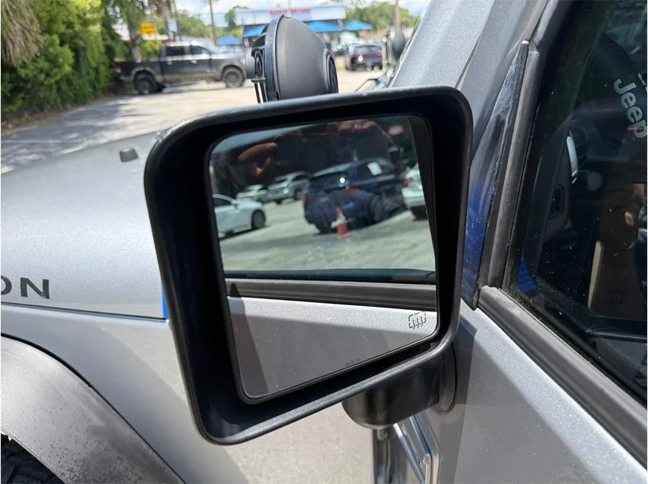 Jeep Wrangler photo 18