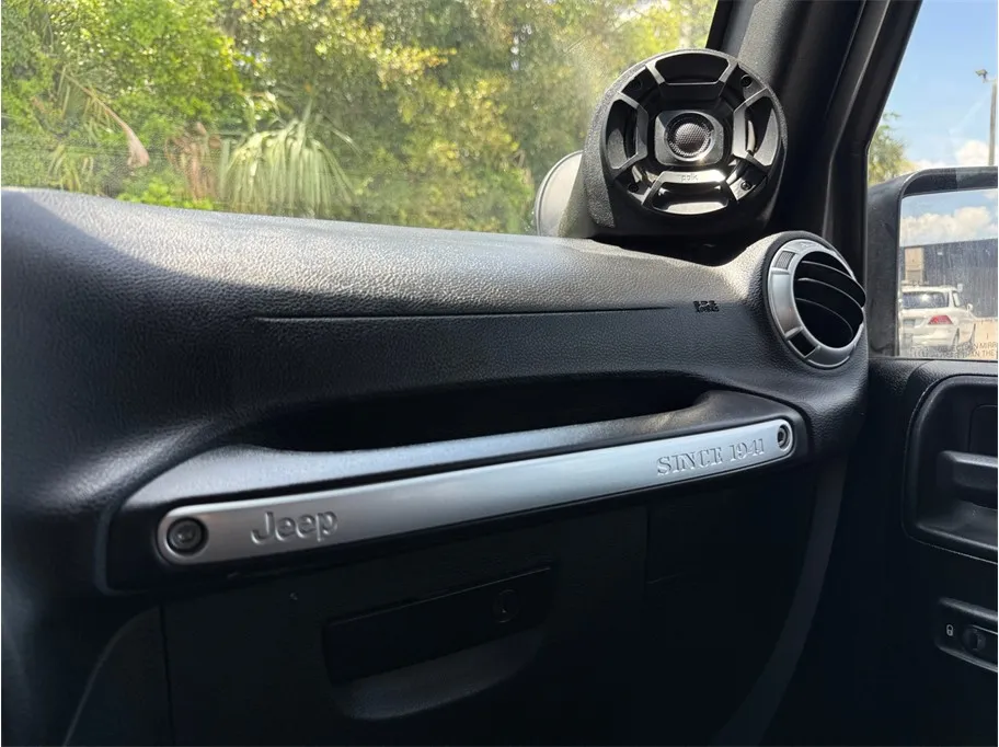 Jeep Wrangler photo 22