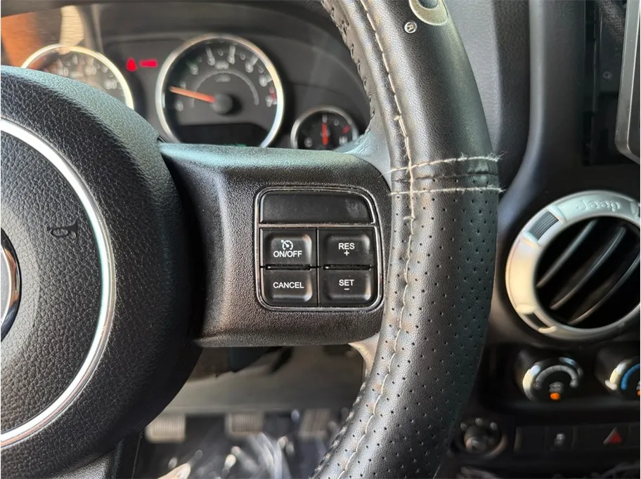Jeep Wrangler photo 27