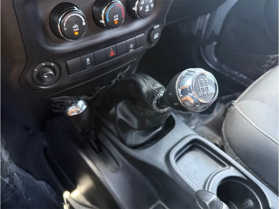 Jeep Wrangler photo 37