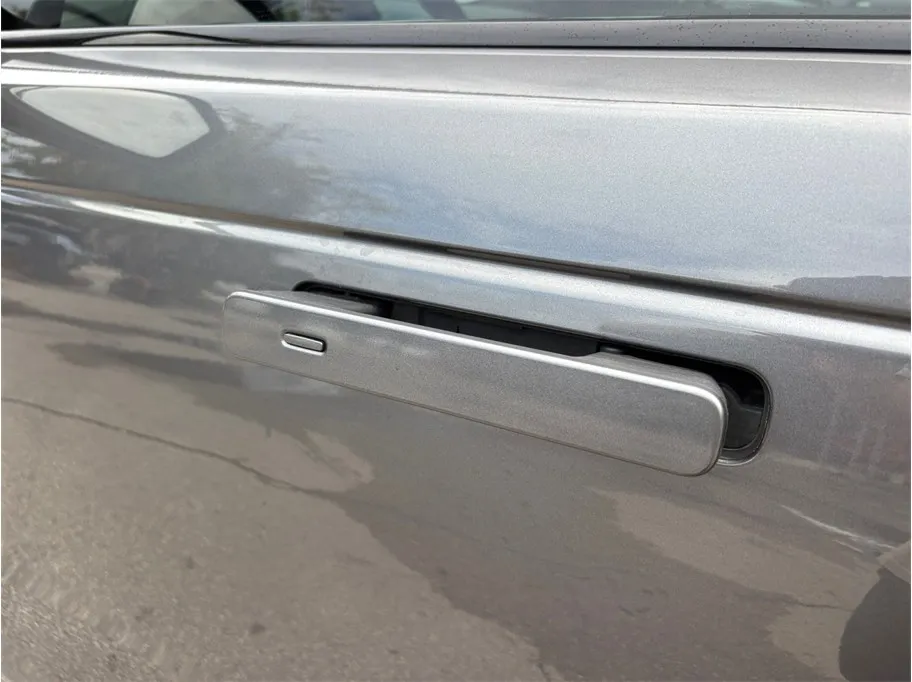 Land Rover Range Rover Velar photo 18
