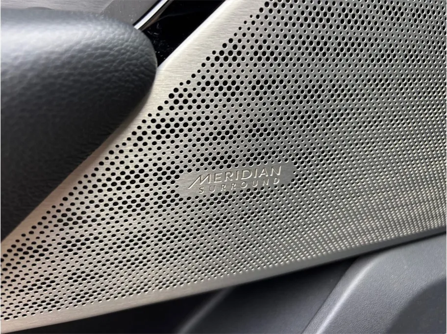 Land Rover Range Rover Velar photo 26