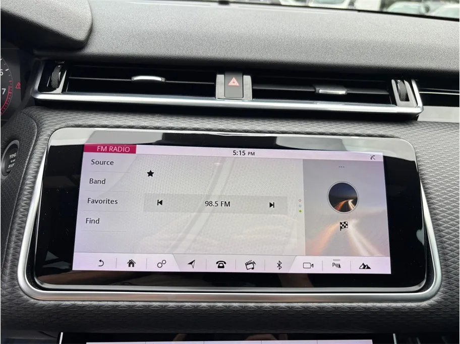 Land Rover Range Rover Velar photo 32