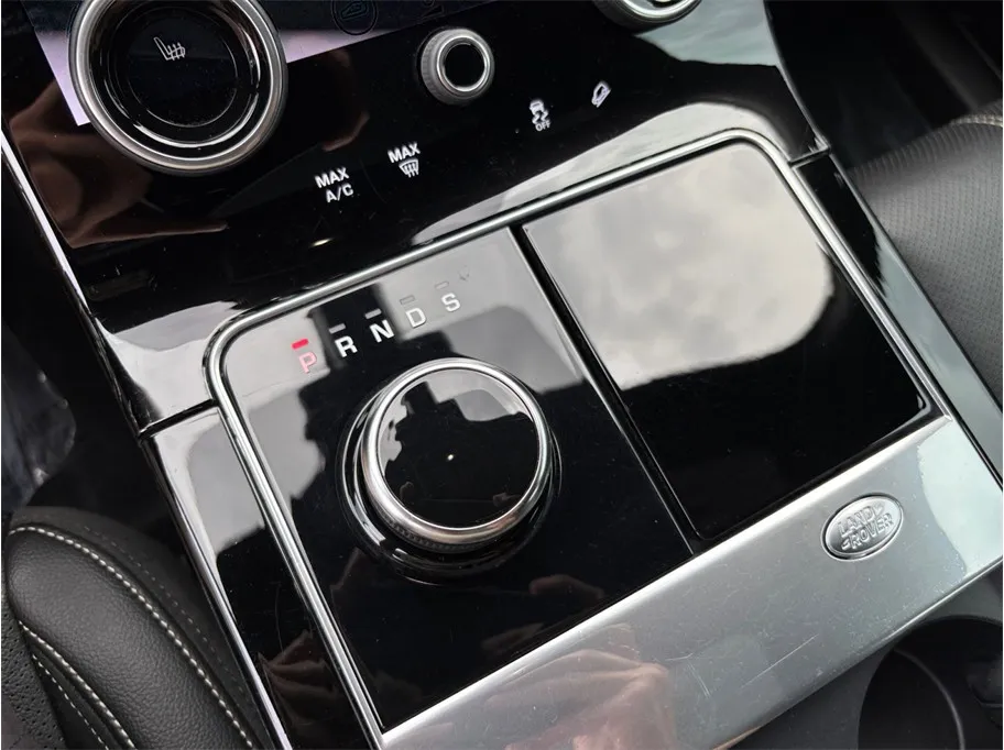 Land Rover Range Rover Velar photo 38