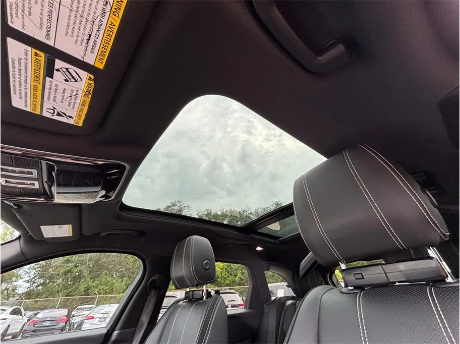 Land Rover Range Rover Velar photo 39