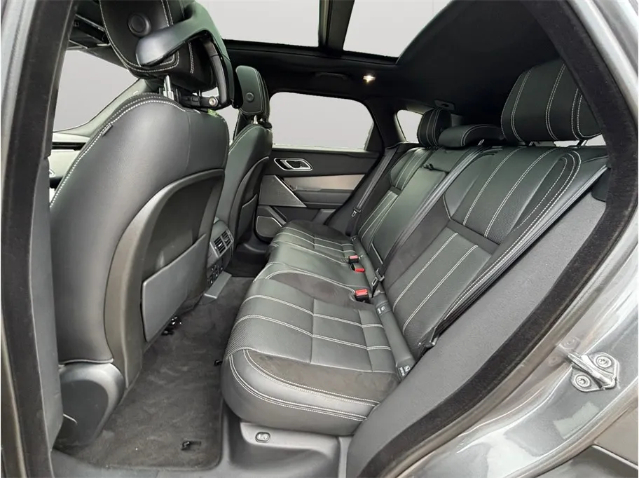 Land Rover Range Rover Velar photo 40