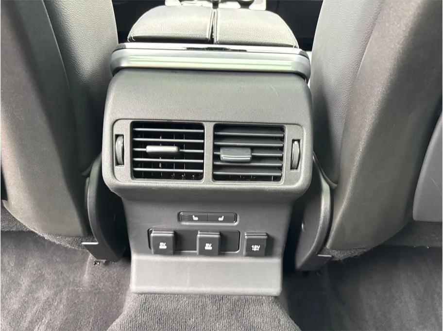 Land Rover Range Rover Velar photo 42