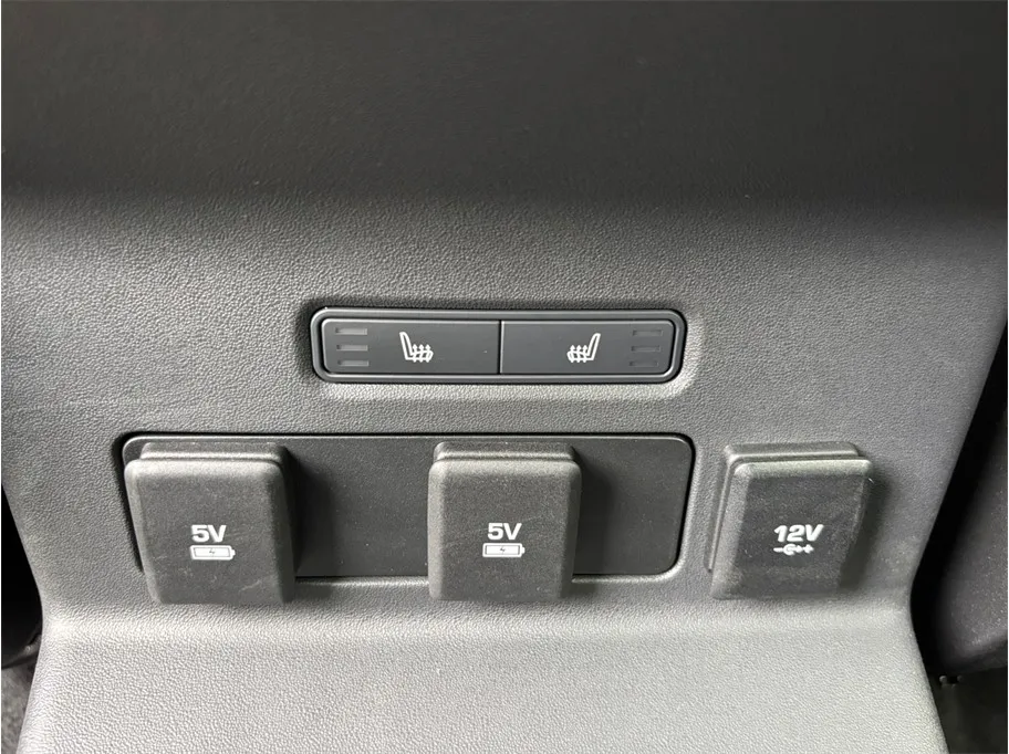 Land Rover Range Rover Velar photo 43