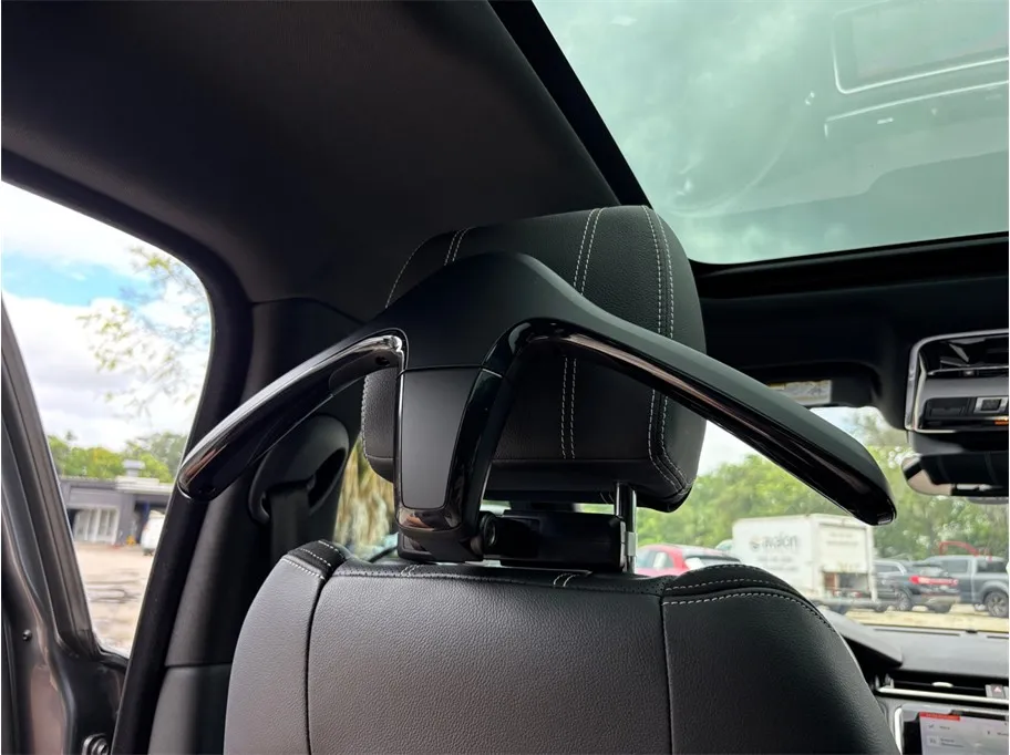 Land Rover Range Rover Velar photo 44