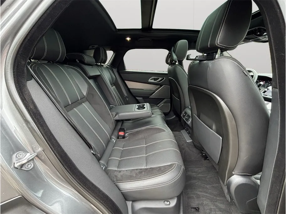 Land Rover Range Rover Velar photo 46