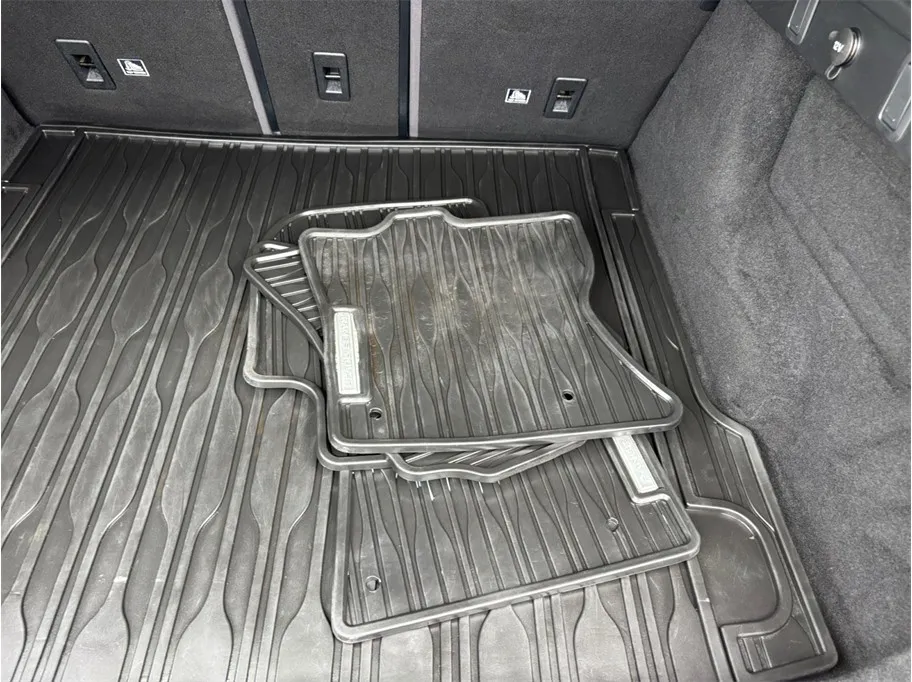 Land Rover Range Rover Velar photo 53