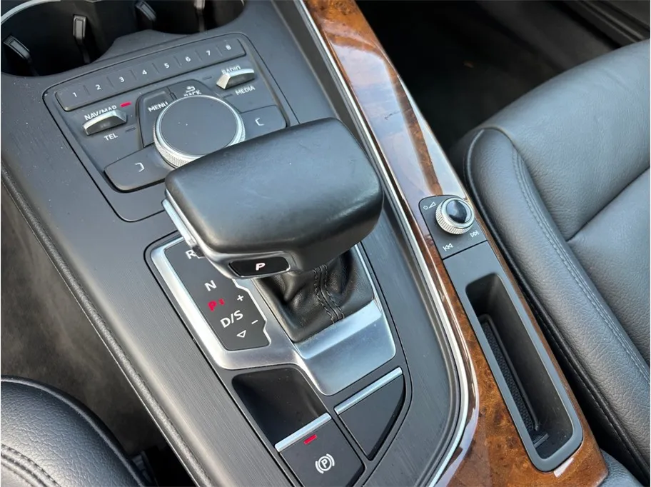 Audi A4 photo 30