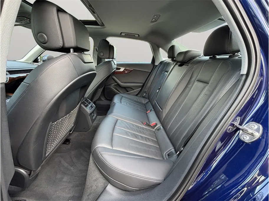 Audi A4 photo 32