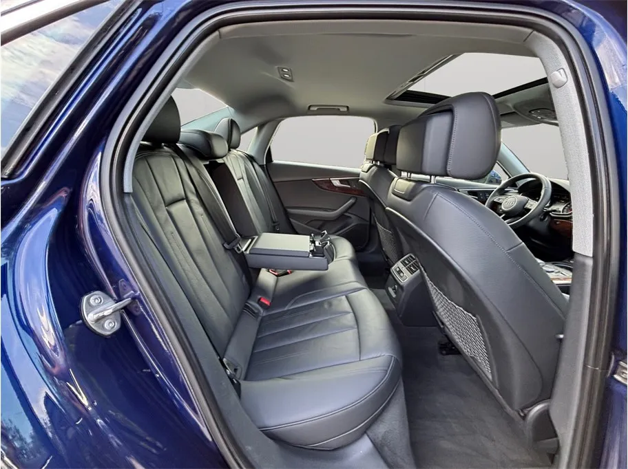 Audi A4 photo 36