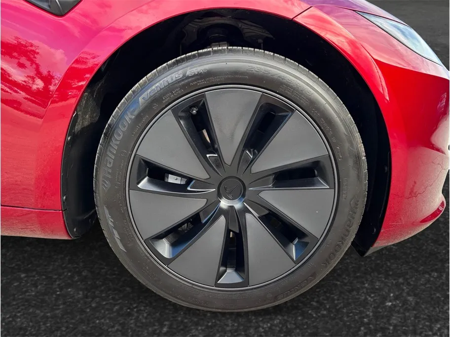 Tesla Model 3 photo 13