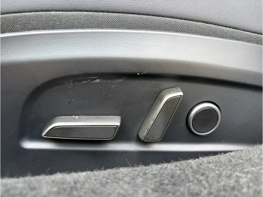 Tesla Model 3 photo 17
