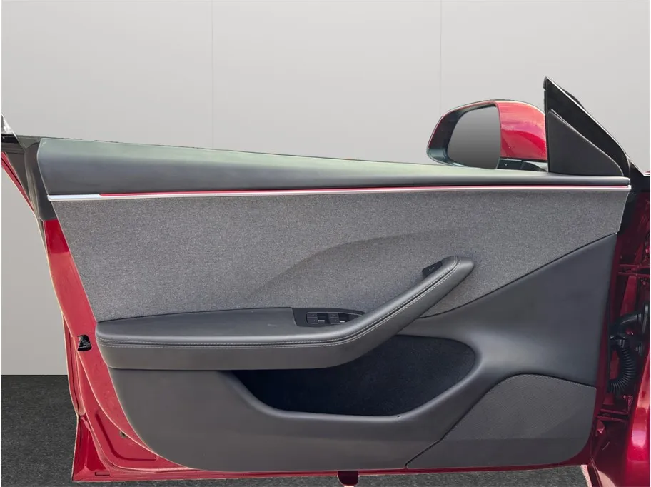 Tesla Model 3 photo 18