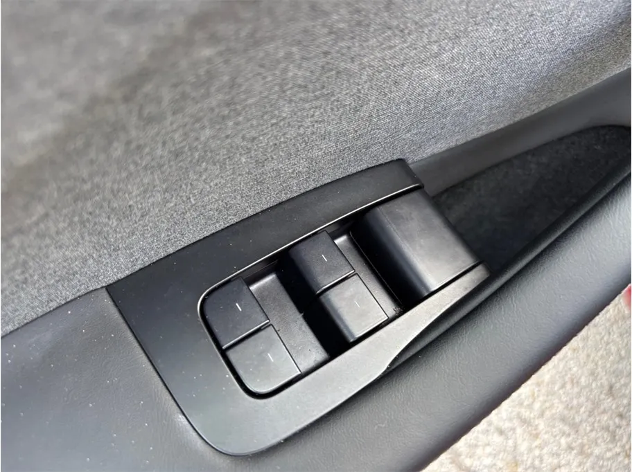Tesla Model 3 photo 19