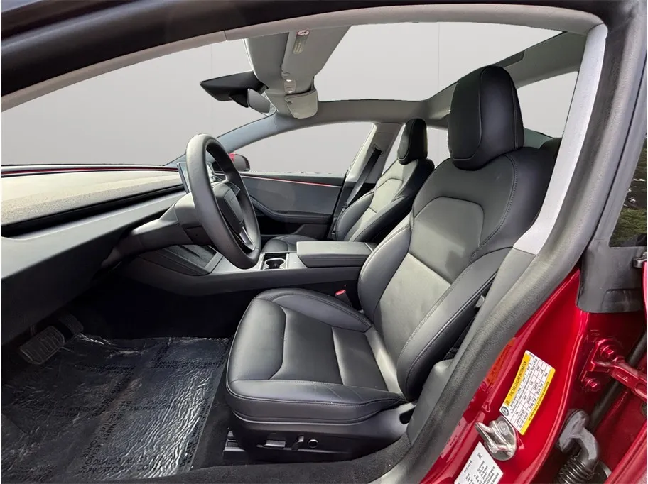 Tesla Model 3 photo 2
