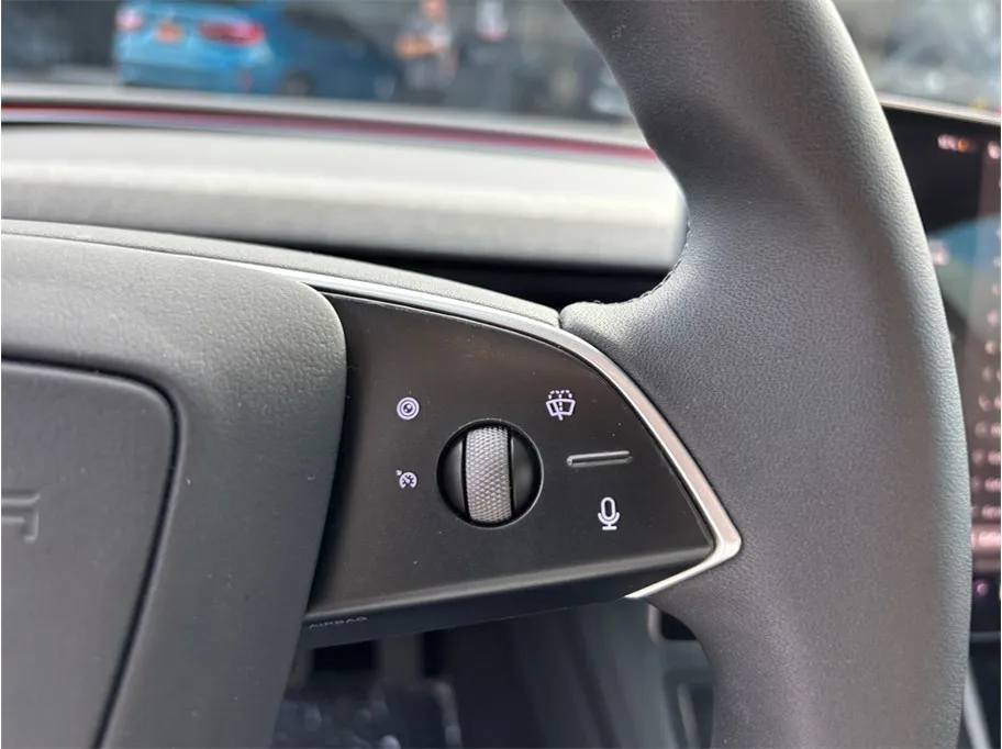 Tesla Model 3 photo 23