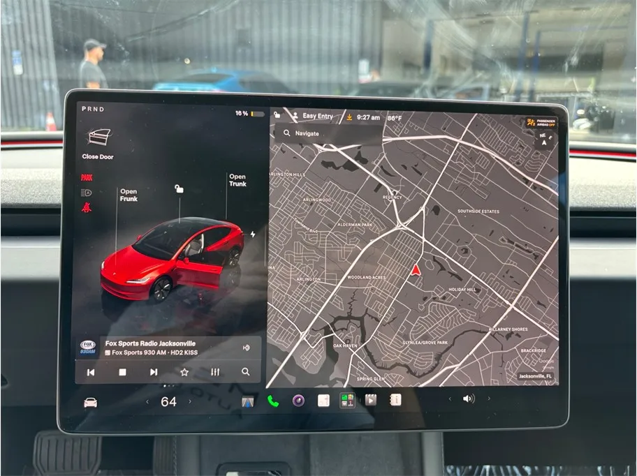 Tesla Model 3 photo 25