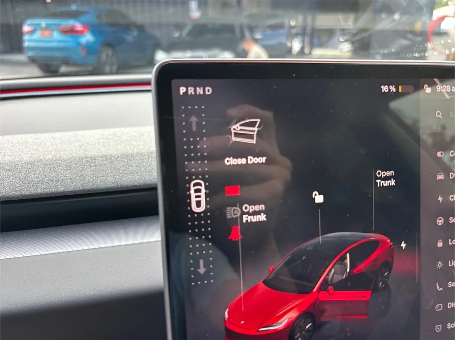 Tesla Model 3 photo 32