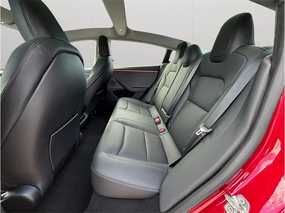 Tesla Model 3 photo 34