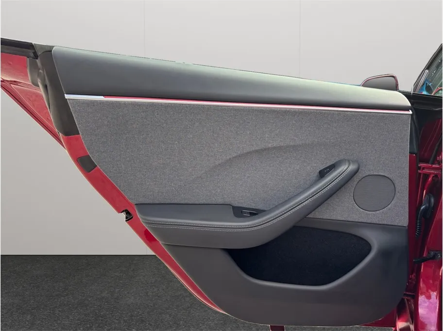 Tesla Model 3 photo 35