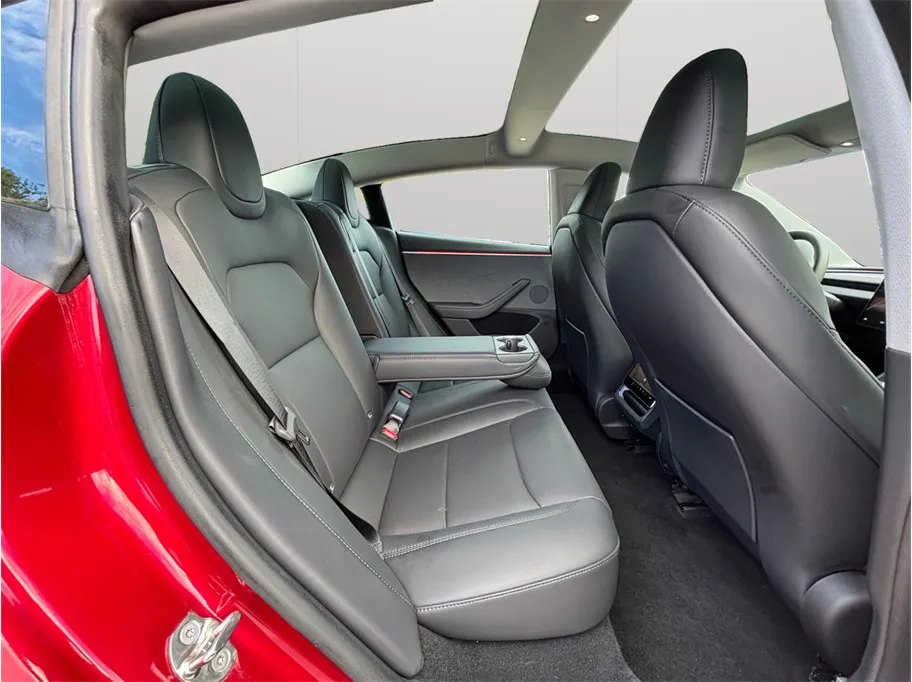 Tesla Model 3 photo 40