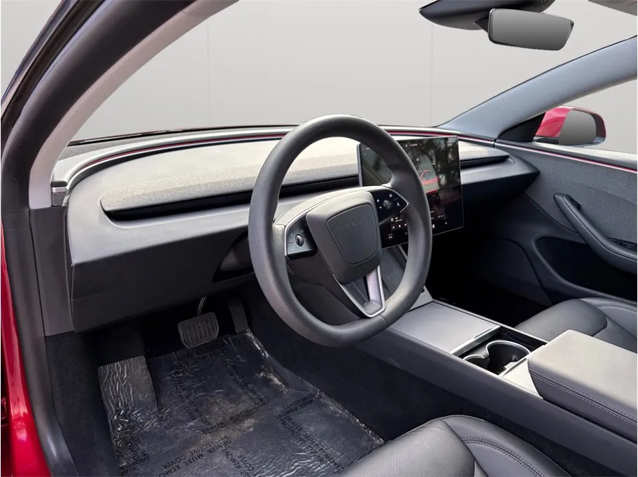 Tesla Model 3 photo 6