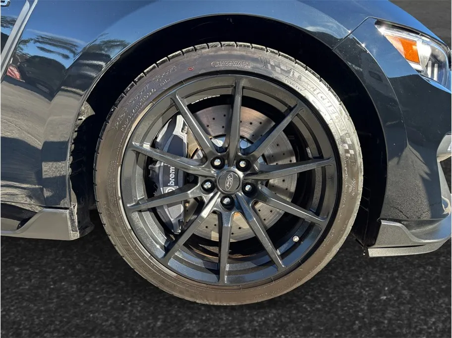Ford Mustang photo 11