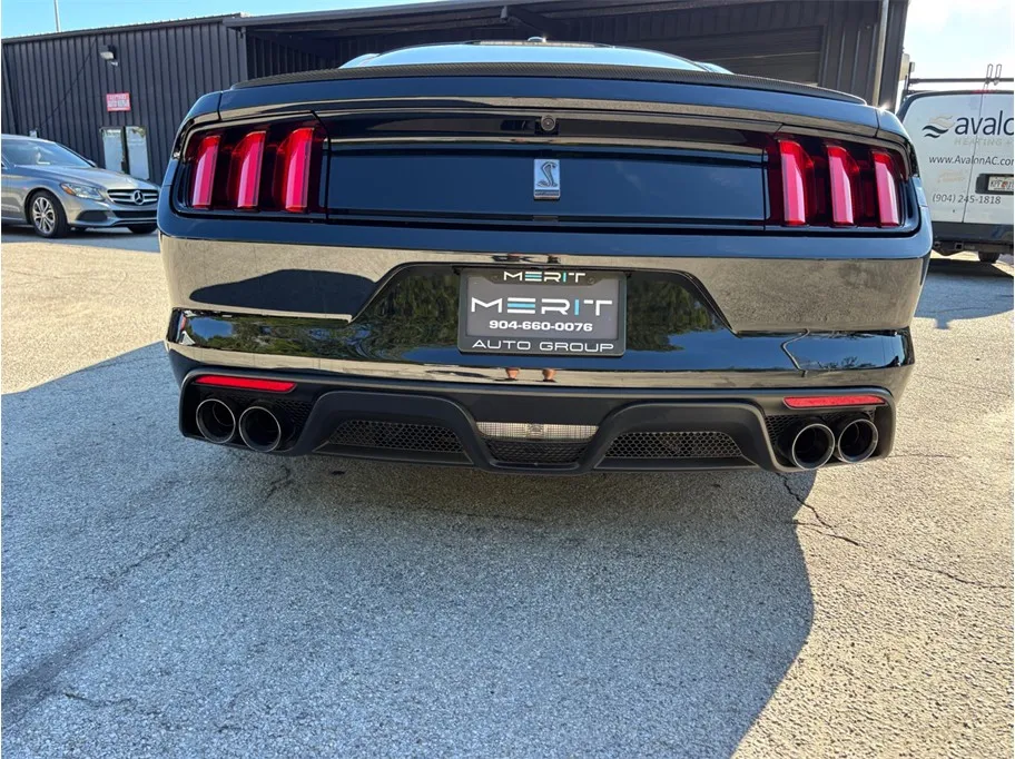 Ford Mustang photo 13