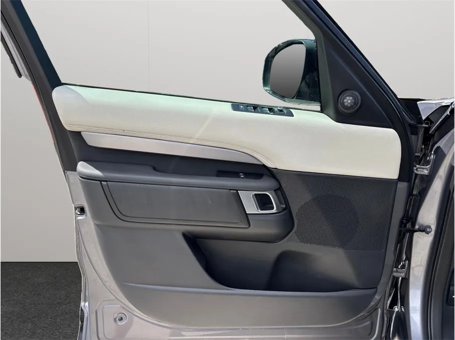 Land Rover Discovery photo 21