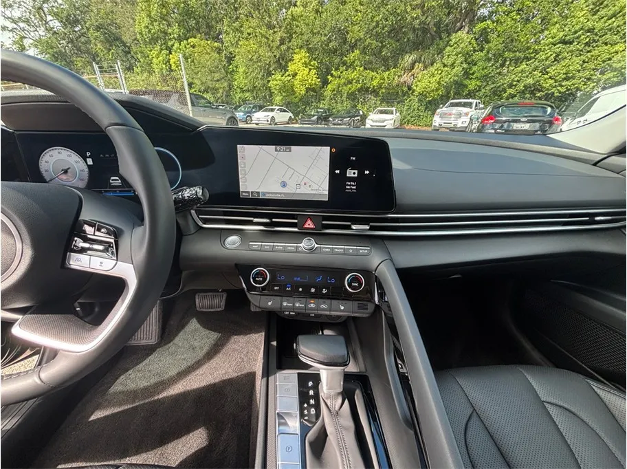 Hyundai Elantra photo 11